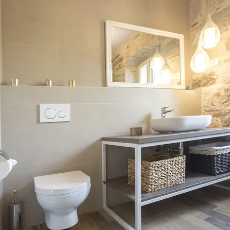 Hotell Aspalathos 4*