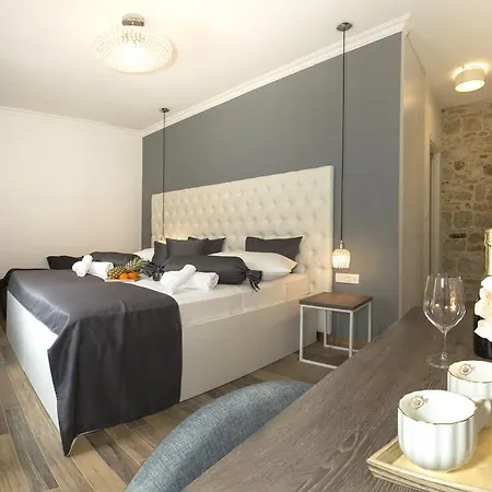 Hotell Aspalathos 4*