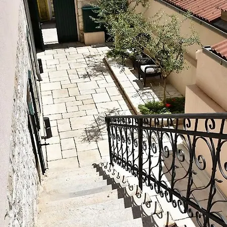 Aspalathos Hotell 4*