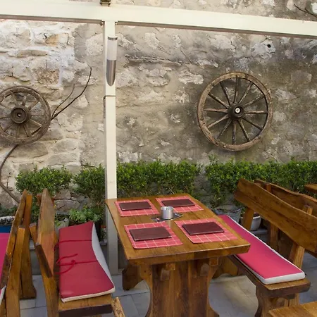 Hotell Aspalathos 4*