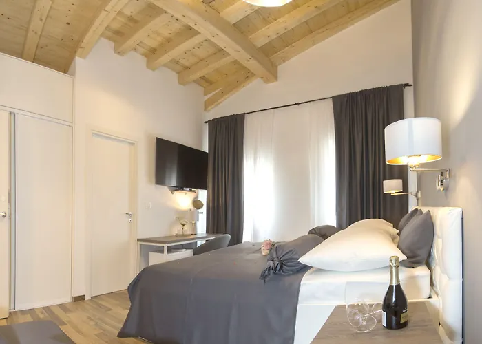 فندق Aspalathos 4*